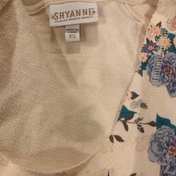 Nice brand new Hoodie with flowers on the front solid back color - Picture 4 of 10